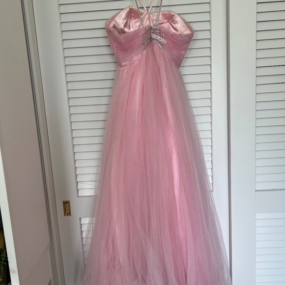 Pink Prom dress with sequin straps and sparkles throughout - Picture 3 of 12